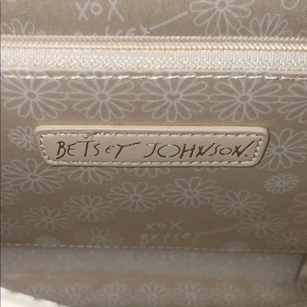 Betsey Johnson Off White and Gold Sybil Floral Set - Picture 6 of 13